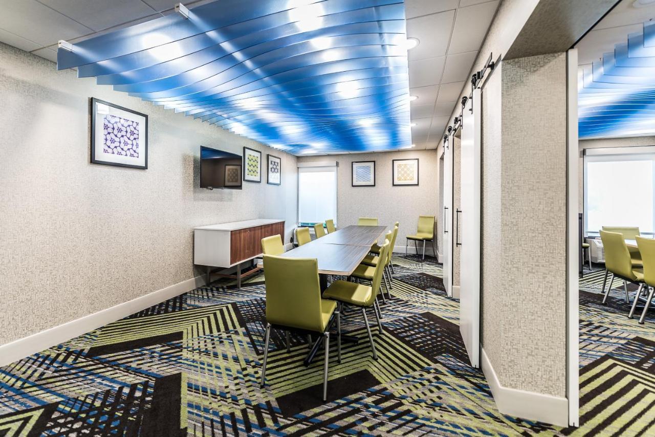 Holiday Inn Express Flint-Campus Area By Ihg Buitenkant foto
