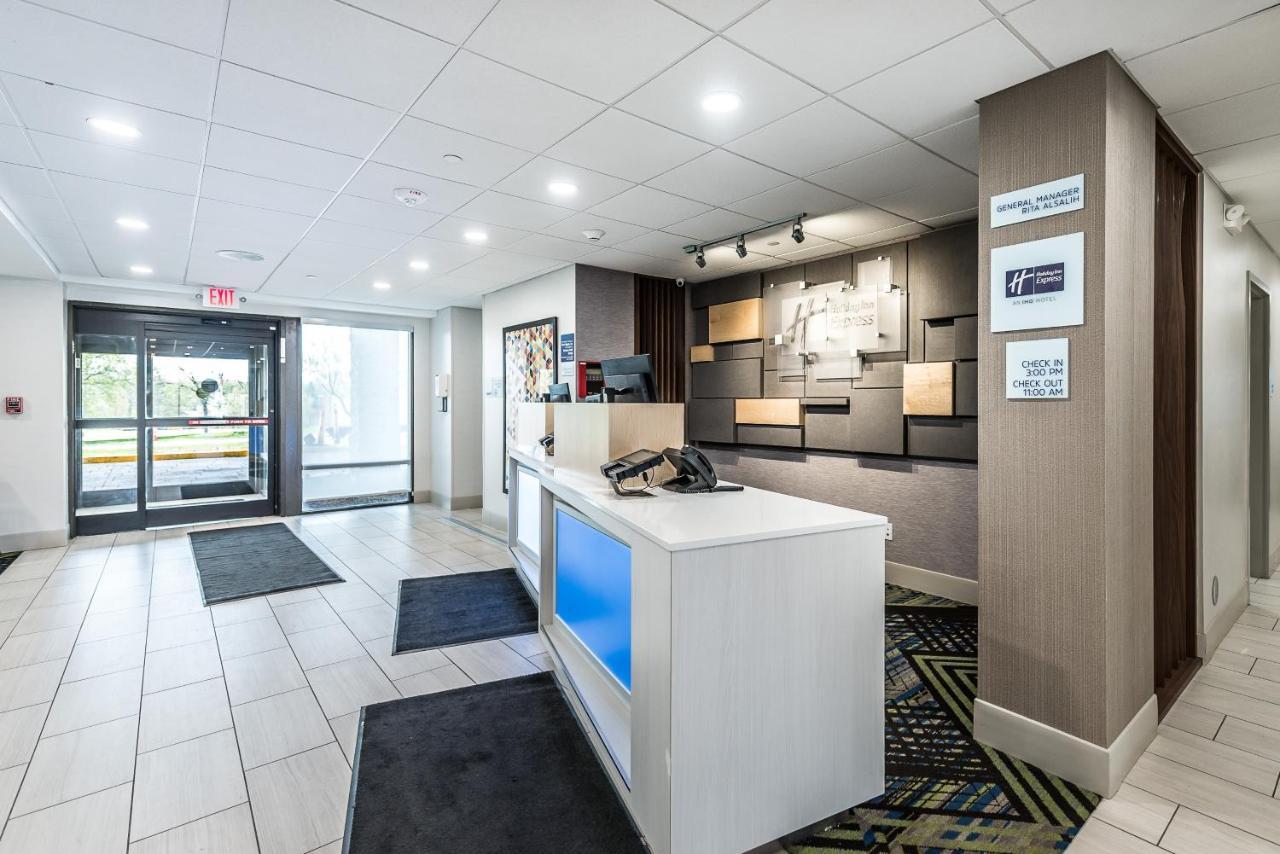 Holiday Inn Express Flint-Campus Area By Ihg Buitenkant foto