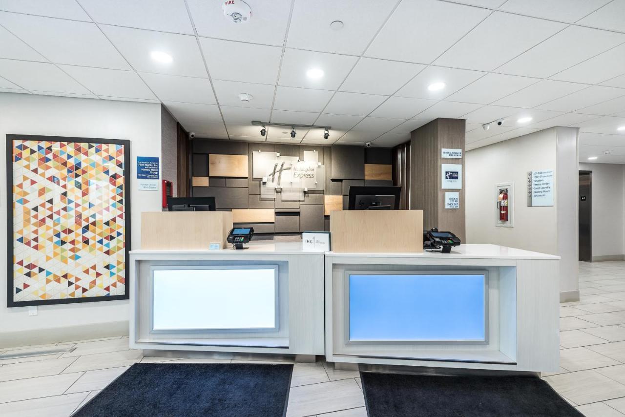 Holiday Inn Express Flint-Campus Area By Ihg Buitenkant foto