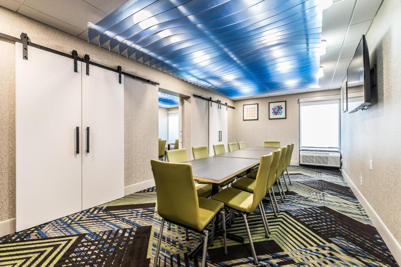 Holiday Inn Express Flint-Campus Area By Ihg Buitenkant foto