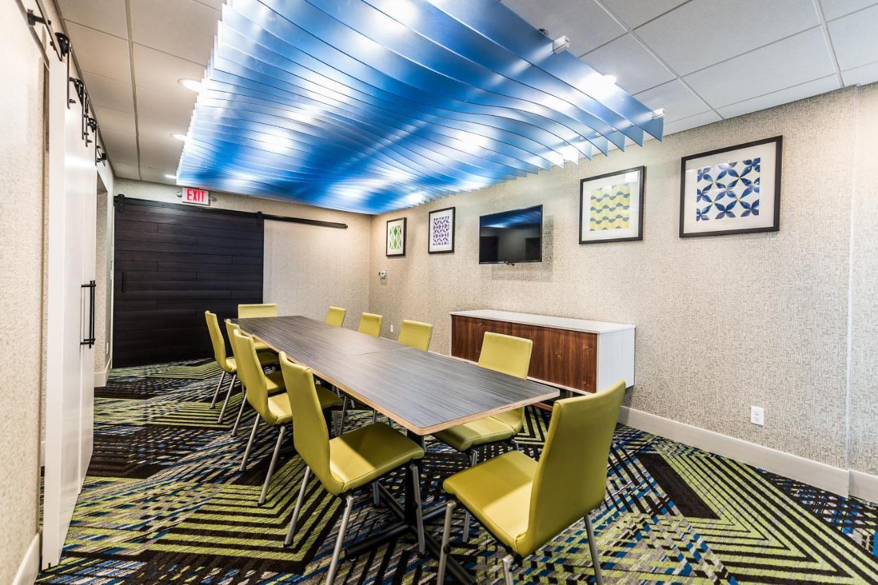 Holiday Inn Express Flint-Campus Area By Ihg Buitenkant foto