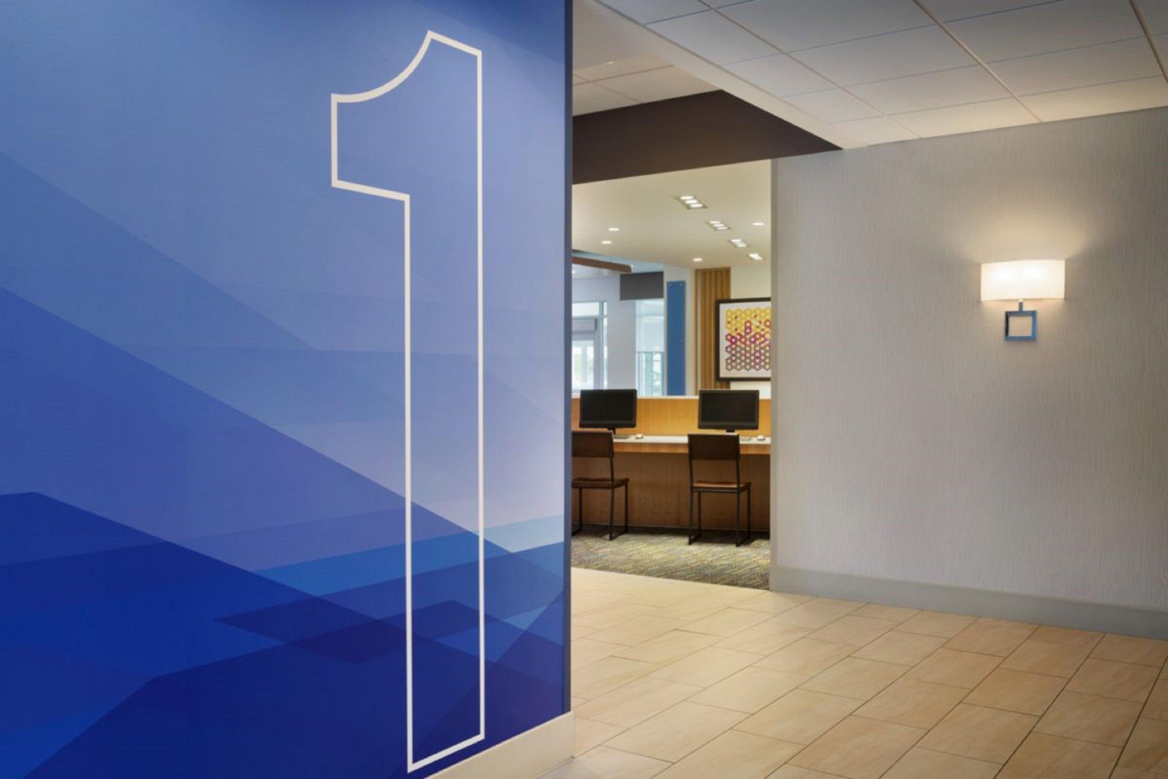 Holiday Inn Express Flint-Campus Area By Ihg Buitenkant foto
