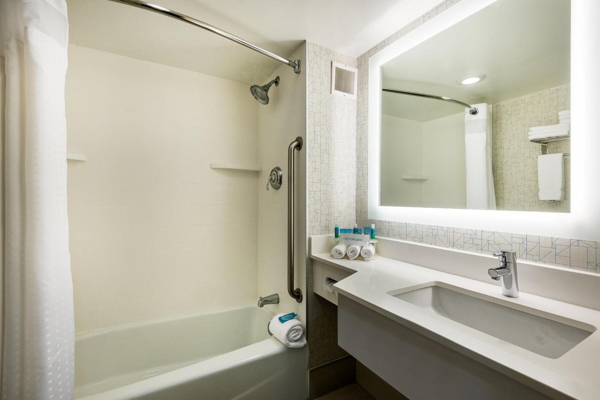 Holiday Inn Express Flint-Campus Area By Ihg Buitenkant foto